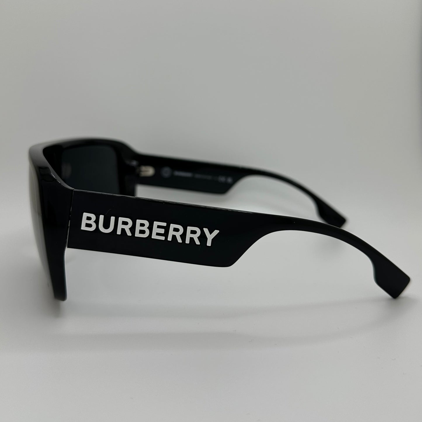 Burberry 4401U